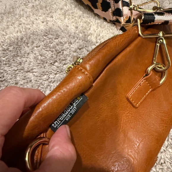 Threaded Pear Riley Sling crossbody - Picture 3 of 7